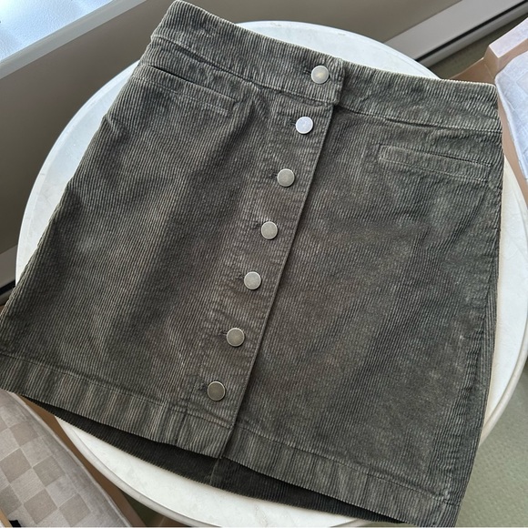 Wilfred Free Green Corduroy Mini Kiser with Pockets Size 2 - Picture 2 of 10